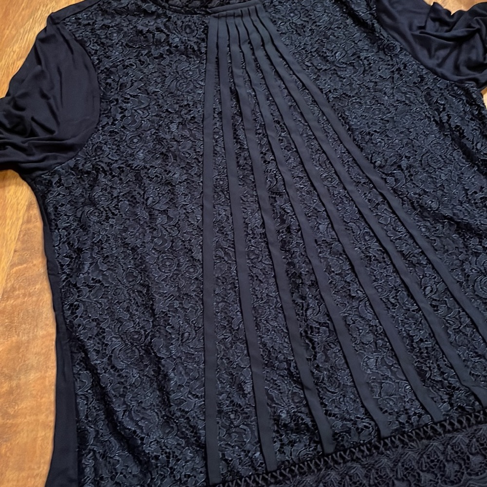 EUC Navy Chico’s lace blouse - Picture 16 of 16